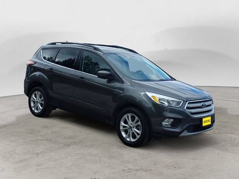 Used 2018 Ford Escape SE w/ SE Sync 3 Package AWD/4WD image 3