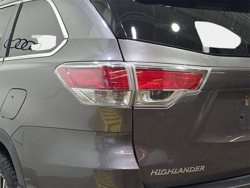 Used 2016 Toyota Highlander XLE image 34