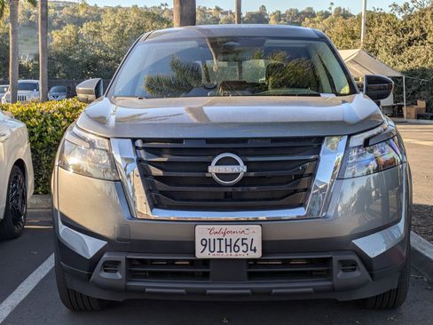 Certified 2025 Nissan Pathfinder S image 2