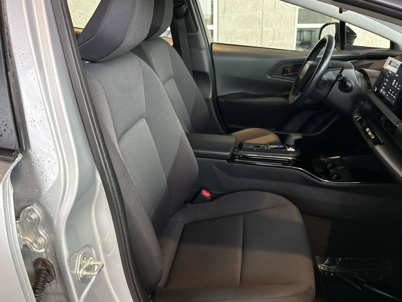 Used 2025 Toyota Prius LE FWD image 17