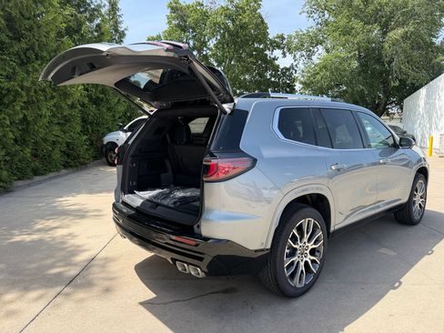 New 2026 GMC Acadia Denali Ultimate w/ LPO, Floor Liner Package AWD/4WD image 35