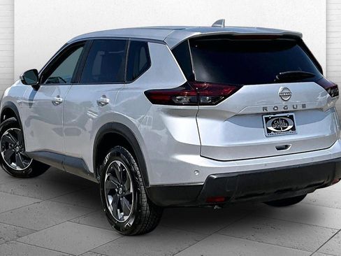 Used 2025 Nissan Rogue SV FWD image 9