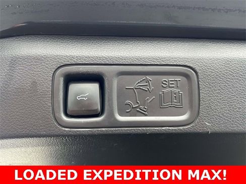 Used 2022 Ford Expedition Max Limited image 8