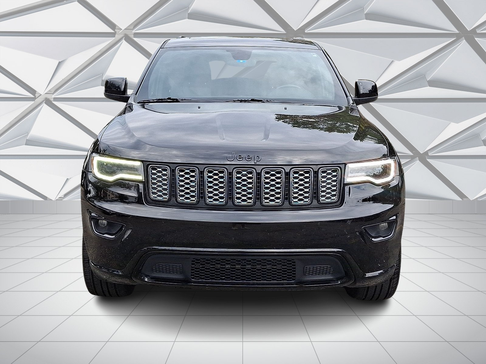 Used 2021 Jeep Grand Cherokee Laredo X AWD/4WD image 3