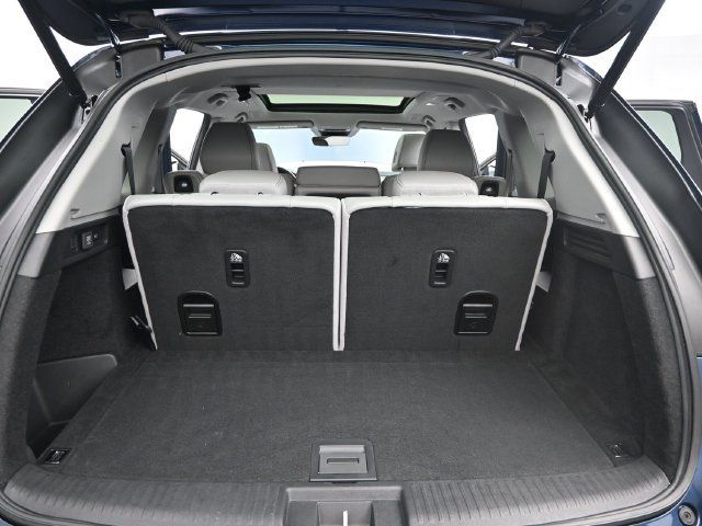 Used 2025 Acura MDX w/ Technology Package FWD image 11