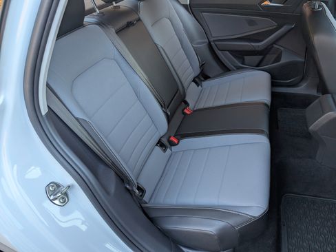 Used 2025 Volkswagen Jetta SE w/ Sunroof Package image 20