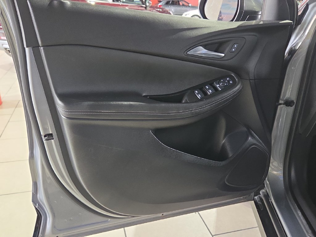 Used 2024 Buick Encore GX Sport Touring AWD/4WD image 17