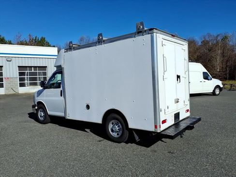 Used 2017 Chevrolet Express 3500 image 3