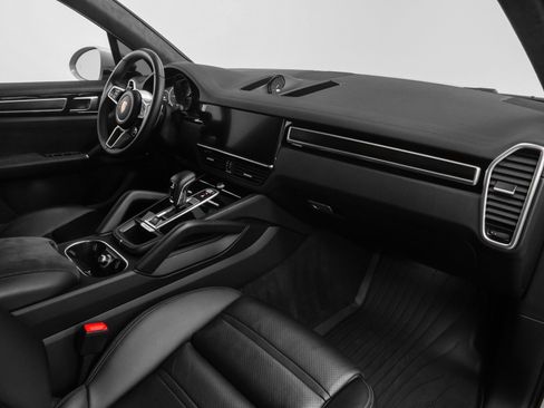 Used 2023 Porsche Cayenne GTS image 28