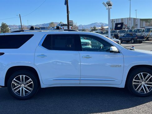 Used 2023 Chevrolet Traverse High Country image 4