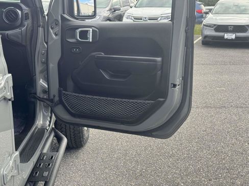 Used 2021 Jeep Wrangler Sport image 13