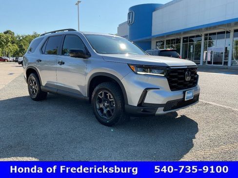 Certified 2025 Honda Pilot TrailSport image 8