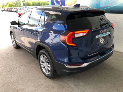 Used 2022 GMC Terrain SLT w/ Infotainment Package II AWD/4WD image 6