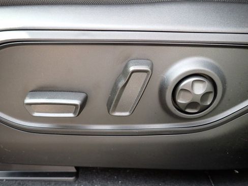 New 2025 Jeep Grand Cherokee Altitude image 17