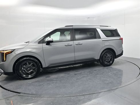 Certified 2025 Kia Carnival EX image 4