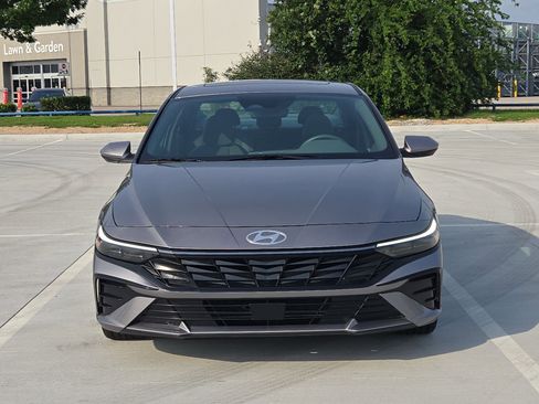 Used 2025 Hyundai Elantra SEL FWD image 10