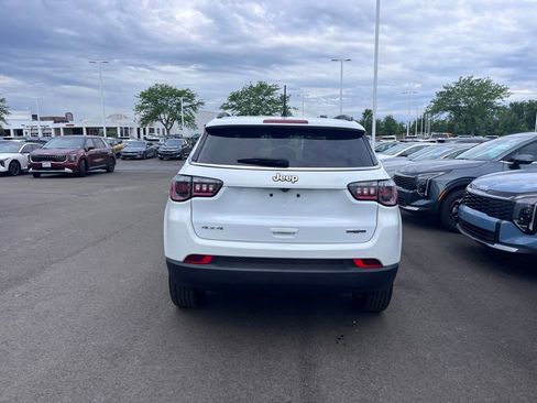 Used 2022 Jeep Compass Latitude w/ Convenience Group AWD/4WD image 4