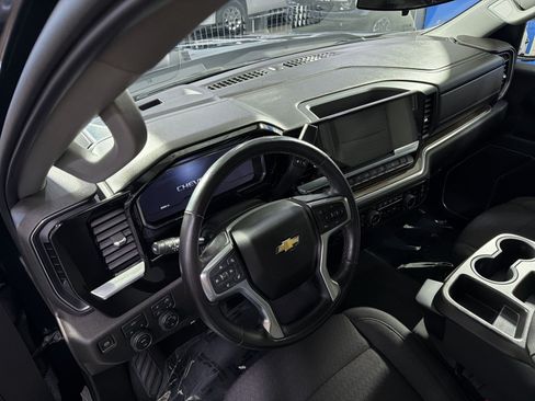 Used 2022 Chevrolet Silverado 1500 LT w/ Safety Package AWD/4WD image 18