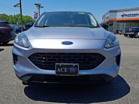 Used 2022 Ford Escape SE w/ SE Sport Appearance Package AWD/4WD image 2