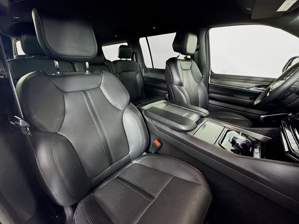 Used 2023 Jeep Wagoneer Series II AWD/4WD image 30