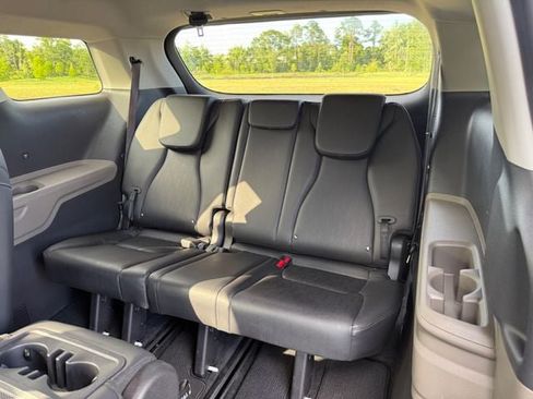 Used 2025 Kia Carnival FWD image 15