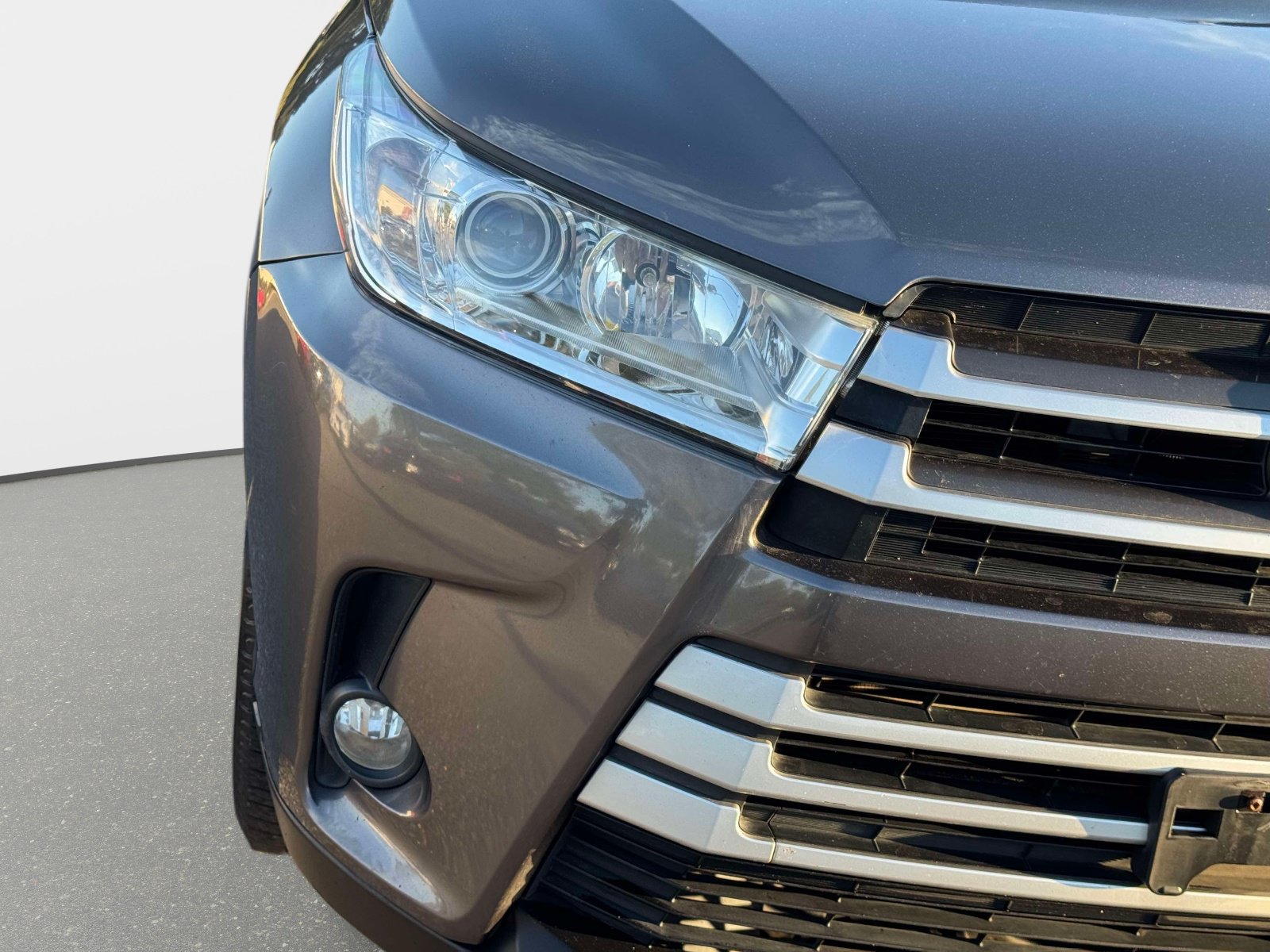 Used 2018 Toyota Highlander XLE AWD/4WD image 7