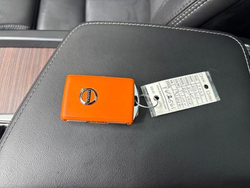 Certified 2023 Volvo XC60 B5 Ultimate w/ Climate Package image 32