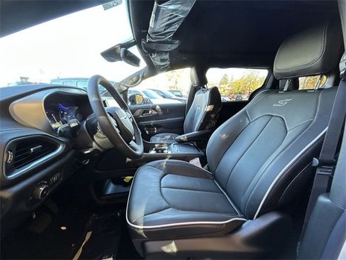 New 2026 Chrysler Pacifica Limited w/ S Appearance Package image 11