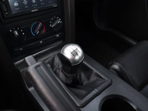 Used 2005 Ford Mustang Premium RWD image 18