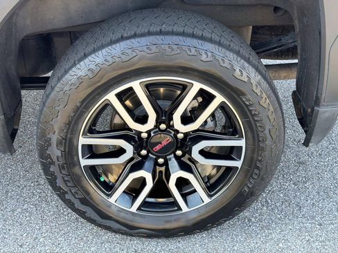 Used 2024 GMC Sierra 1500 AT4 w/ Technology Package image 12