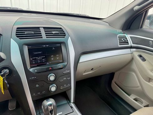 Used 2014 Ford Explorer XLT w/ Equipment Group 202A AWD/4WD image 20