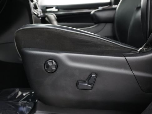 Used 2020 Jeep Grand Cherokee Overland RWD image 17