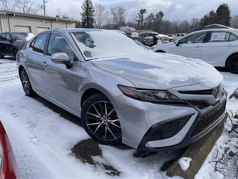 Used 2022 Toyota Camry SE image 6