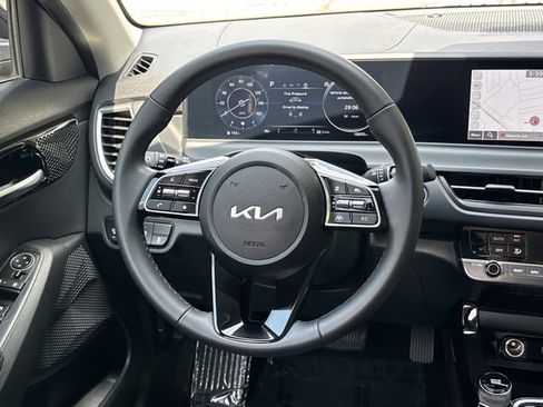 Certified 2024 Kia Seltos EX FWD image 24