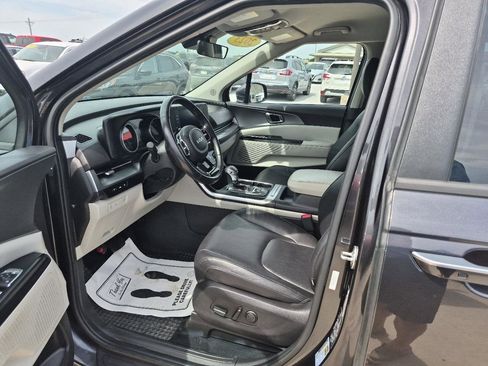 Used 2023 Kia Carnival LX FWD image 14