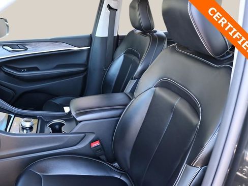 Used 2024 Jeep Grand Cherokee Limited image 12