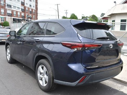 Used 2025 Toyota Highlander LE FWD image 8