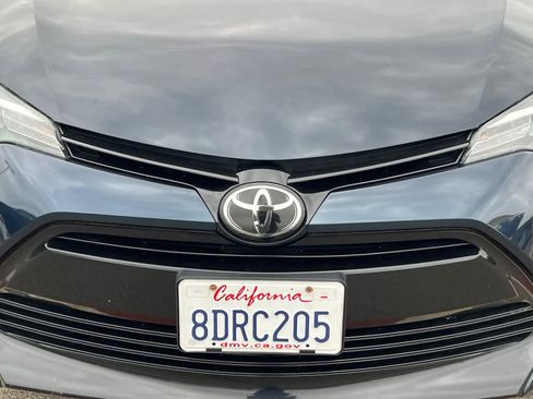 Used 2018 Toyota Corolla LE FWD image 12