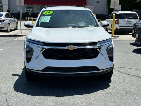 Used 2024 Chevrolet Trax LT FWD image 12