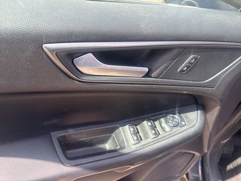 Used 2020 Ford Edge SE image 25