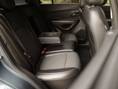 Used 2022 Chevrolet Trax LT w/ Driver Confidence Package FWD image 25
