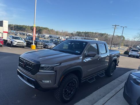 Used 2022 Nissan Frontier PRO-4X w/ Pro-4X Premium Package image 5