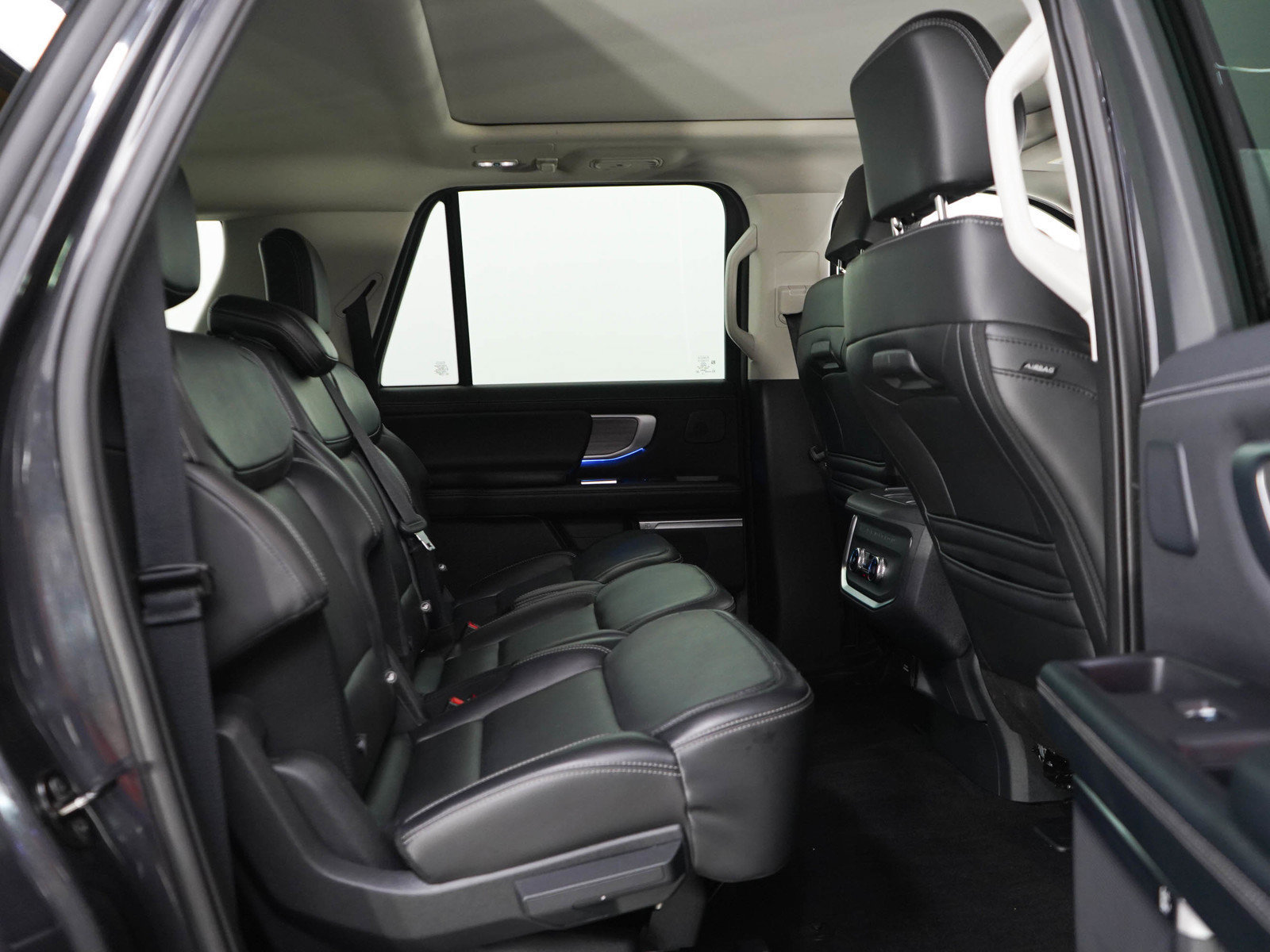 Used 2025 Ford Expedition Max Platinum w/ Driver's Package AWD/4WD image 12