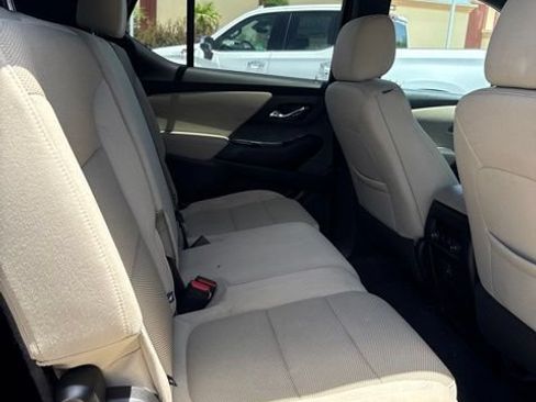 Used 2022 Chevrolet Traverse LS FWD image 8
