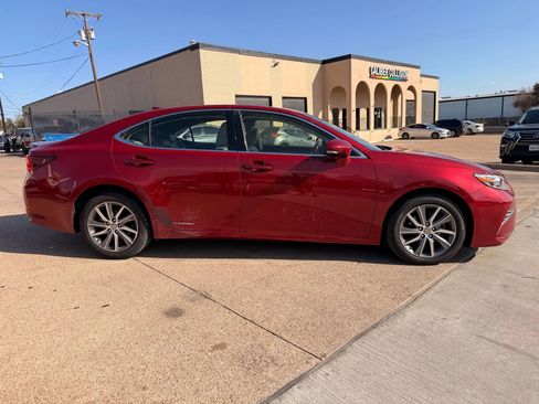 Used 2018 Lexus ES 300h w/ Luxury Package image 6