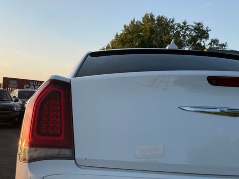 Used 2018 Chrysler 300 S RWD image 9