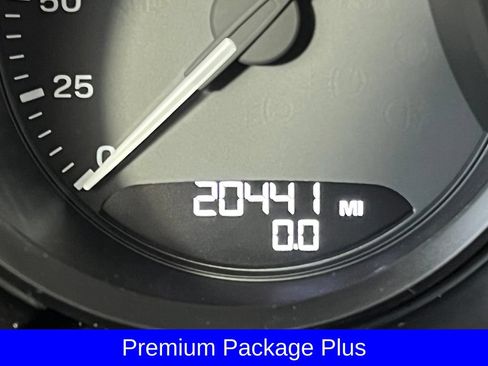 Used 2024 Porsche Macan AWD/4WD image 2