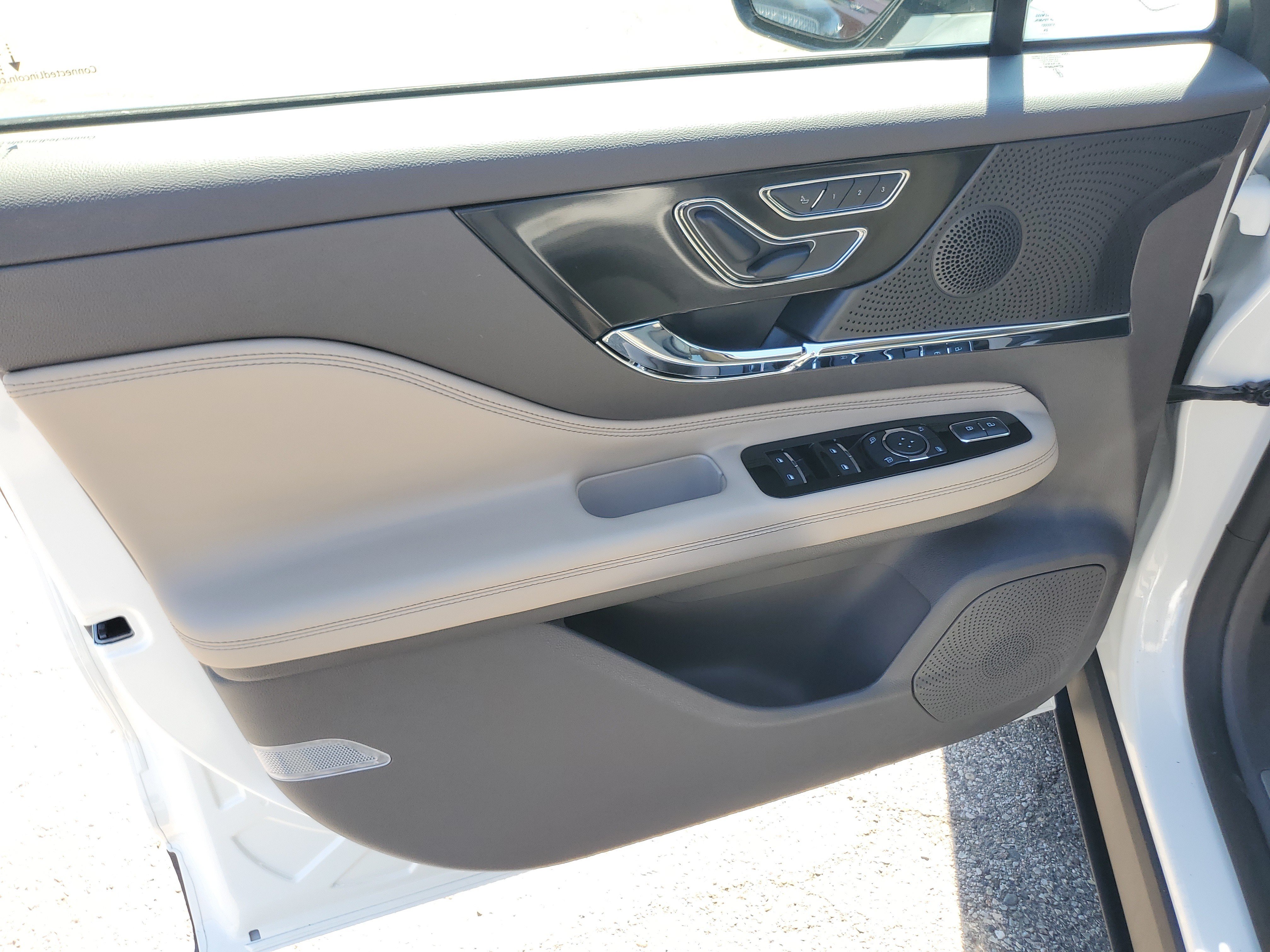 Certified 2024 Lincoln Corsair AWD image 10