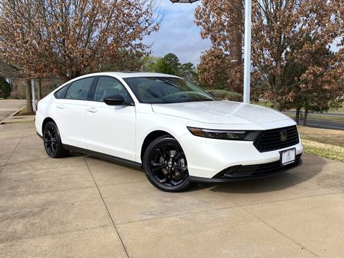 Used 2025 Honda Accord SE image 1