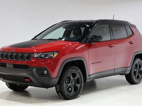 Used 2023 Jeep Compass Trailhawk w/ Trailhawk Convenience Group AWD/4WD image 3
